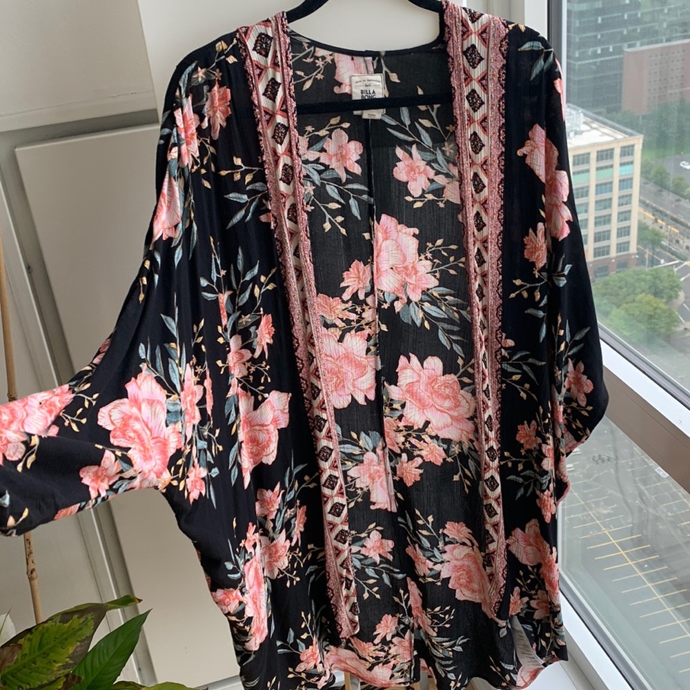 Billabong floral kimono